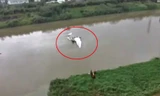 Clip máy bay Đài Loan gặp nạn, chìm trên sông