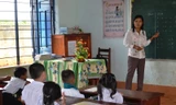 Cô giáo H'Wiêl trong một tiết học.