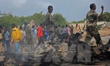 Binh sĩ Somalia phong tỏa hiện trường.