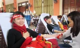 Các sinh viên háo hức được tham gia hiến máu. Ảnh: Phạm Nhài.