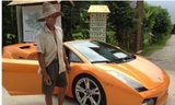 Bác nông dân chăn trâu sở hữu siêu xe Lamborghini 