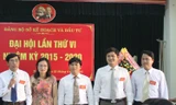 Lê Phước Hoài Bảo (thứ 2 từ phải qua) được bổ nhiệm làm giám đốc Sở Kê hoạch – đầu tư Quảng Nam khiến dư luận trái chiều vì là con trai nguyên Bí thư tỉnh ủy, còn trẻ và thăng tiến khá nhanh.