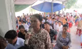 Người dân bức xúc tại buổi đối thoại.
