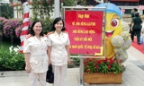 Hai chị em Minh Hiền, Ngọc Tươi tại buổi họp mặt Anh hùng lực lượng vũ trang nhân dân và Anh hùng Lao động thời kỳ đổi mới.