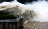 Hồ Hoà Bình lần thứ 3 mở cửa đáy xả lũ trong năm nay