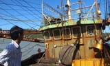 Tàu vỏ thép do Cty Đại Nguyên Dương đóng gỉ sét, hư hỏng nặng đang nằm tại cảng cá Đề Gi (huyện Phù Cát, Bình Định).