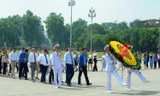 Đoàn đại biểu thanh niên Nga viếng Lăng Chủ tịch Hồ Chí Minh