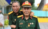 Dù thương tích chiến tranh nặng nề và thời gian trôi mau cũng chẳng thể ngăn cản những cựu binh thể hiện tình đồng chí đồng đội