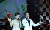 MC Hoài Anh hát say sưa trên sân khấu live show