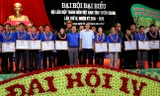 Phó Bí thư thường trực Tỉnh ủy Tuyên Quang Phạm Minh Huấn và Phó Chủ tịch thường trực Hội LHTN Việt Nam Nguyễn Phi Long trao Bằng khen cho thanh niên Tuyên Quang tiêu biểu trong học tập và làm theo lời Bác 