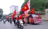 CĐV đốt pháo sáng, diễu hành trước trận chung kết Việt Nam - Malaysia
