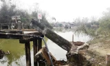 Cầu bất ngờ đổ sập ở TT-Huế, hàng trăm hộ dân bị chia cắt