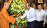 Phó Thủ tướng Thường trực Chính phủ Trương Hòa Bình thăm, tặng hoa chúc mừng các vị cao tăng, chức sắc tiêu biểu của Phật giáo tỉnh TT-Huế