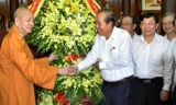 Phó Thủ tướng Thường trực Chính phủ Trương Hòa Bình thăm, tặng hoa chúc mừng các vị cao tăng, chức sắc tiêu biểu của Phật giáo tỉnh TT-Huế