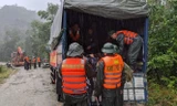 Lực lượng cứu hộ cứu nạn của quân đội trên đường lên thủy điện Rào Trăng 3 để tiếp ứng vào sáng 13/10. (ảnh: baothuathienhue.vn)