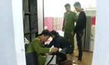 Công an khám xét nơi ở nhóm người từ Hà Nội đến Huế cho vay nặng lãi.