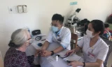 Thầy thuốc trẻ tỉnh TT-Huế tình nguyện khám chữa bệnh phục vụ người dân trên địa bàn.