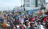 Người dân ùn ùn trở lại TPHCM sau nghỉ Tết, giao thông ùn tắc 