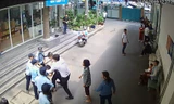 Vụ ẩu đả được camera an ninh bệnh viện ghi lại.
