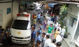 Hình ảnh đánh lộn giữa bảo vệ và tài xế xe cứu thương được camera ghi lại.