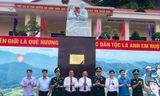 Công trình tượng đài "Bác Hồ với chiến sỹ Biên phòng" được khánh thành đúng dịp 77 năm cách mạng tháng 8 (19/8/1945- 19/8/2022) -Ảnh: Duy Chiến 