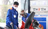 Giá xăng giữ nguyên, tăng mạnh giá dầu