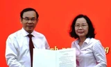Bí thư Thành uỷ TPHCM trao quyết định điều động, bổ nhiệm 2 cán bộ chủ chốt 