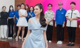 Đỗ Thị Hà catwalk trong buổi tuyển sinh Hoa hậu Việt Nam 2022
