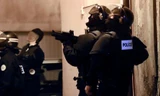 Cảnh sát đột kích bắt giữ nghi phạm khủng bố