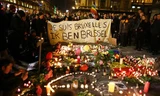 Hoa và nến tưởng niệm nạn nhân ở Brussels, Bỉ.