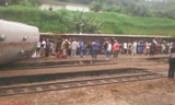 Hiện trường vụ tàu trật bánh ở Cameroon