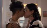 Only Murders in the Building 2: "Thám tử" Selena Gomez "khóa môi" Cara Delevingne