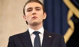 Diện mạo Barron Trump trong lễ nhậm chức của cha