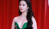 Lưu Diệc Phi gợi cảm trên thảm đỏ
