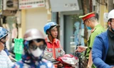 Công an Hà Nội xử phạt nhiều người không tuân thủ 'lệnh' đeo khẩu trang