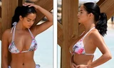 Demi Rose khoe 3 vòng gợi cảm với bikini hoa tuyệt đẹp