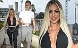 Holly Hagan áo khoét sâu hết nấc khoe đường cong gợi cảm