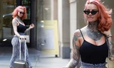 'Nữ hoàng xăm trổ' Jemma Lucy áo trễ ngực không nội y dạo phố