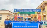 Tuổi trẻ Hòa Bình ra quân ngày cao điểm tình nguyện xây dựng nông thôn mới
