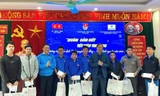 Thành Đoàn Lào Cai tặng quà thanh niên công nhân hoàn cảnh khó khăn