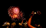 Rực rỡ đêm pháo hoa chào đón năm mới ở Sài thành