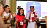 Hai golfer Hùng Nguyễn và Đặng Thị Lan Hương vô địch ở bảng Nam và bảng Nữ.
