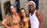 Ronaldinho gây sốc, cưới hai vợ cùng lúc