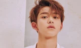 Vì sao dân mạng phẫn nộ chuyện Lucas (NCT) lộ bao thuốc lá khi đang livestream?