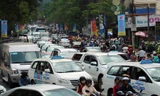 Xe cộ nhích từng chút một, khác xa ngày thường