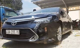 Chiếc Toyota Camry đang bị tạm giữ tại Công an huyện Đơn Dương