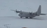 Một máy bay vận tải quân sự C-130 Hercules ở vùng băng tuyết (ảnh minh họa. Nguồn: RT.