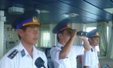 Lính hải quân tuần tra giữ bình yên mùa xuân nơi đảo xa.
