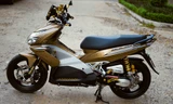 Honda Air Blade tông vàng nổi bật