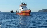 Ra Trường Sa cứu tàu cá và 12 thuyền viên gặp nạn